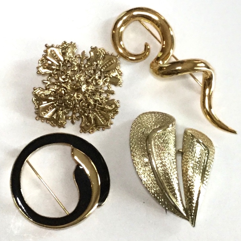 Bundle of 4 Brooches Gold Tone